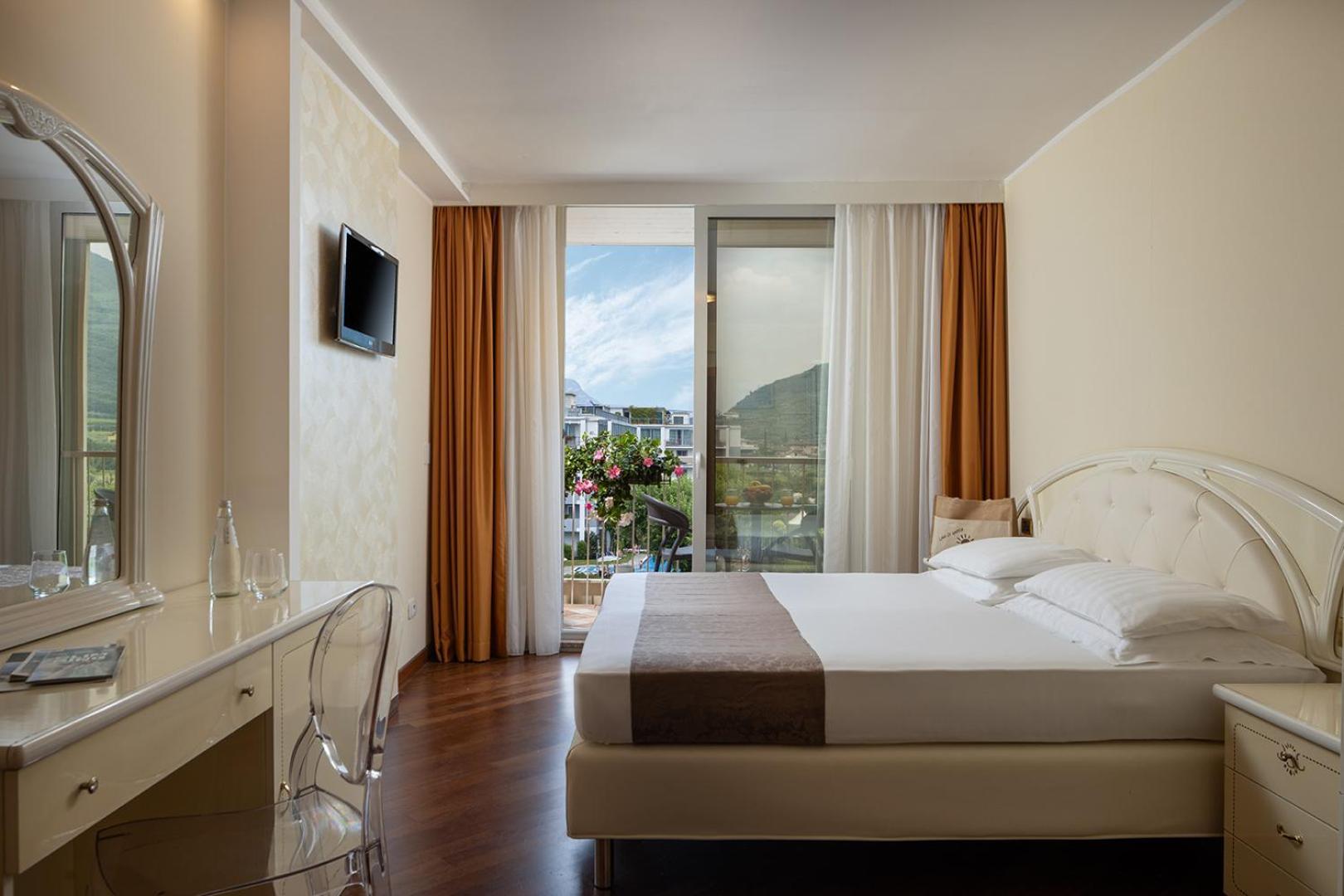 Hotel Savoy Palace - Tonelli Hotels Riva del Garda Exterior foto